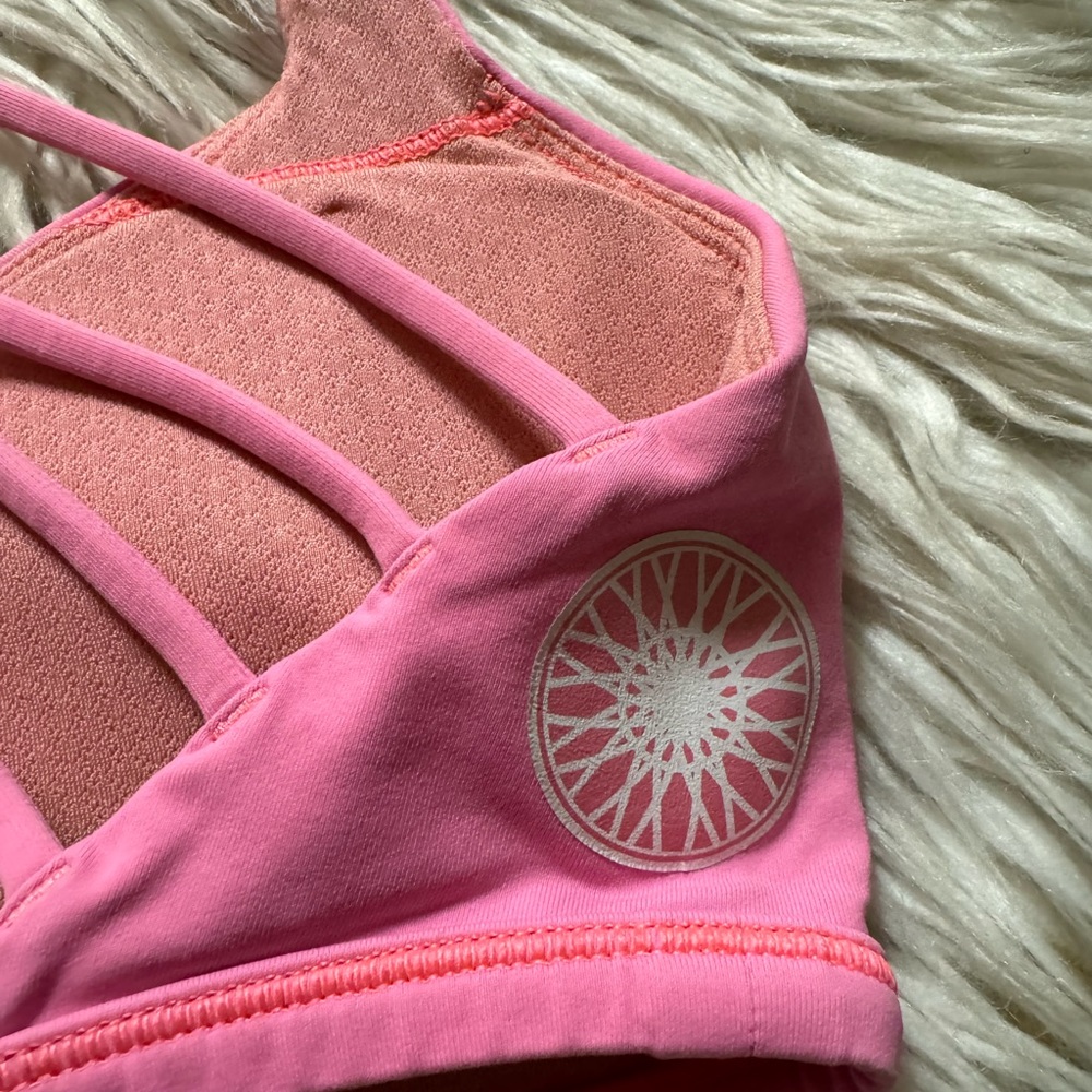 Lululemon Free to be wild bra size 6 lightly padded miami pink - Picture 7 of 9